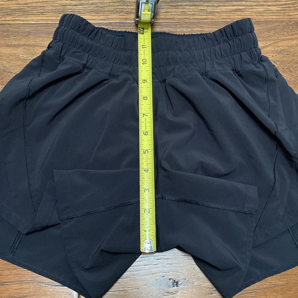 Lululemon Track That Mid-Rise Lined Short 5”, black, size 4 - Picture 11 of 12